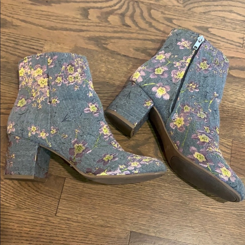Zigisono Booties